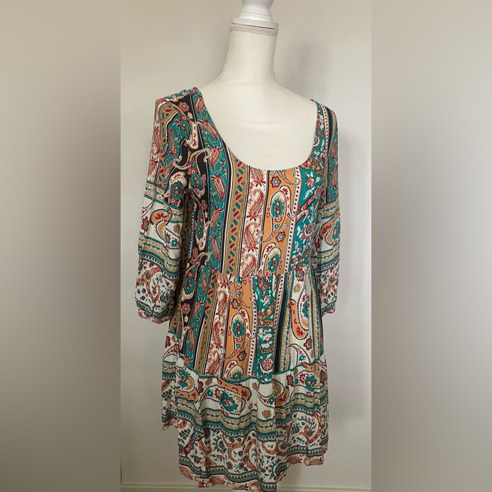 Multicolor printed dress with criss-cross back
